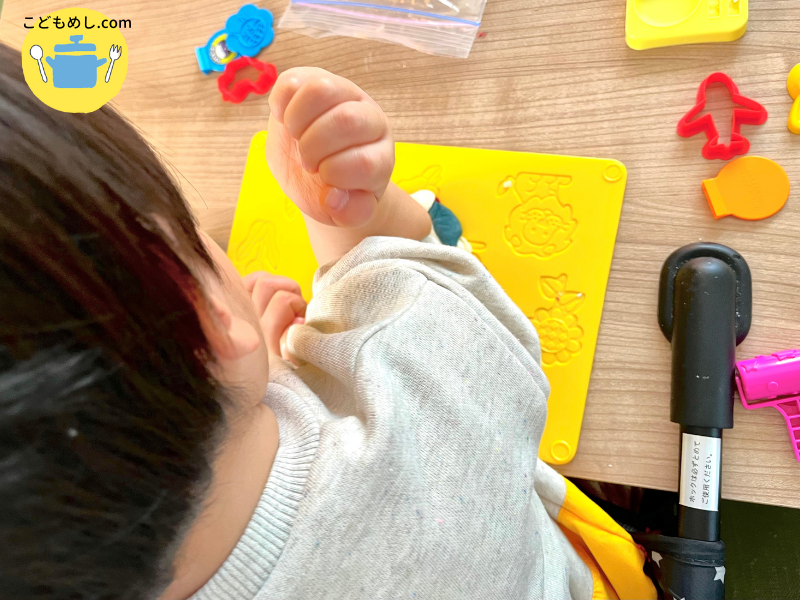 小麦粉粘土の作り方は 年齢別の遊び方や保存方法もご紹介 こどもめし Com